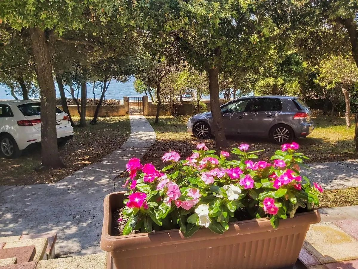Holiday home Petrcane House